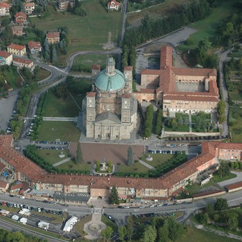 Il_complesso_monumentale_-_la_basilica__la_palazzata__il_monastero_(2)