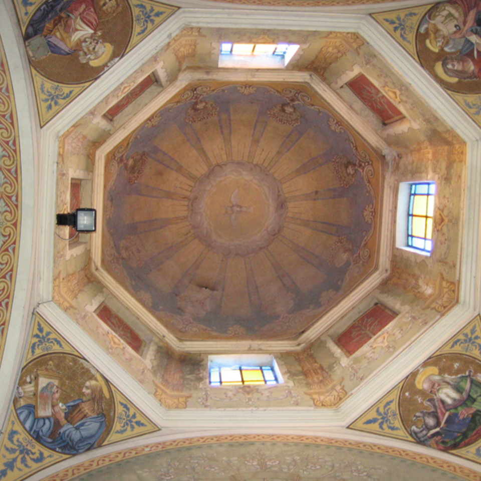 Interno_della_chiesa__cupula_con_affresco_dei_quatto_evangelisti