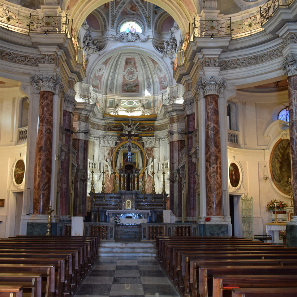 San_giacomo_balangero_-_interno_e_presbitero