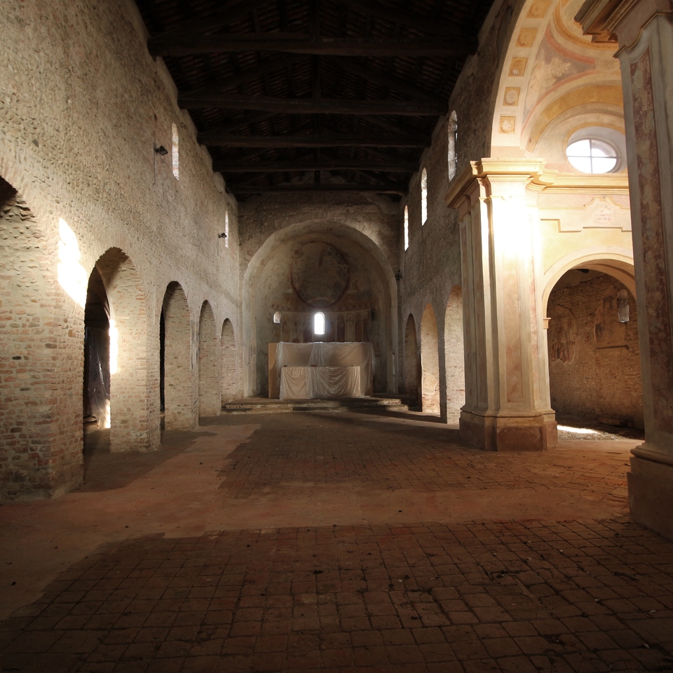 Interno_della_pieve